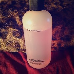 MAC Brush Cleanser
