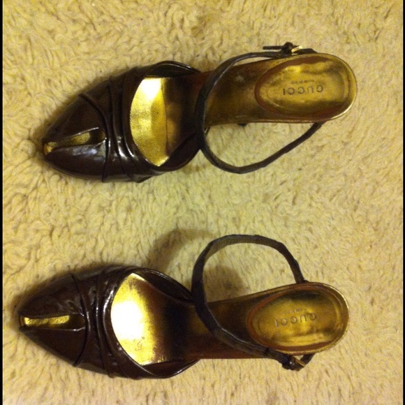 GUCCI Patent Leather and Crocodile Heels - Picture 3 of 4