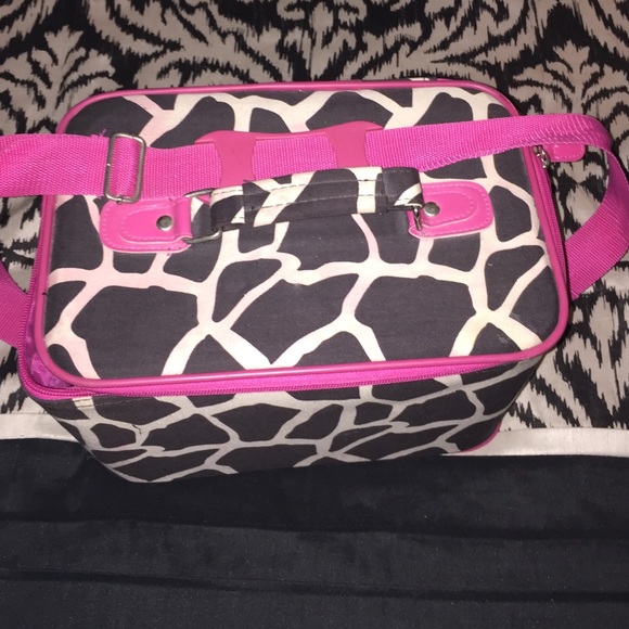 Pink Giraffe Print Travel Bag - Picture 2 of 4