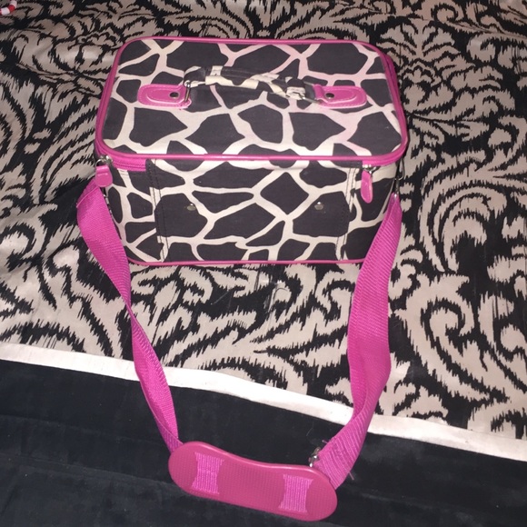 Pink Giraffe Print Travel Bag - Picture 4 of 4