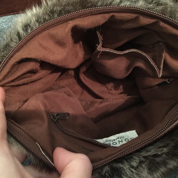 Cozy Faux Fur Handbag - Picture 3 of 3