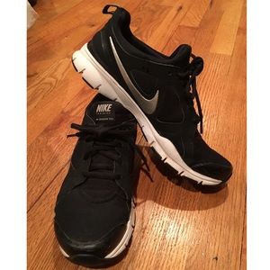 Black Nike shoes Size 8