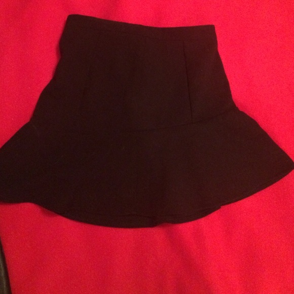 Mini skirts - Picture 3 of 3