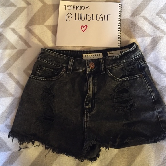 BullHead Distressed Highwaisted Shorts