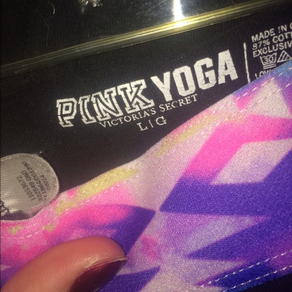PINK Victoria's Secret cropped black leggings - Picture 2 of 2