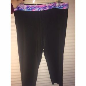 PINK Victoria's Secret cropped black leggings