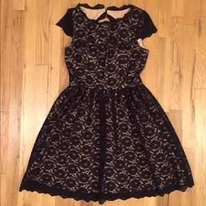 Aqua cap sleeve open back lace dress