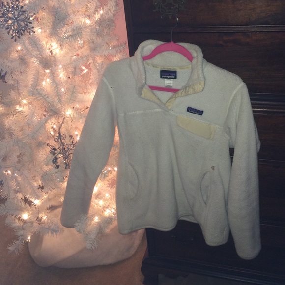 White Patagonia Pull over