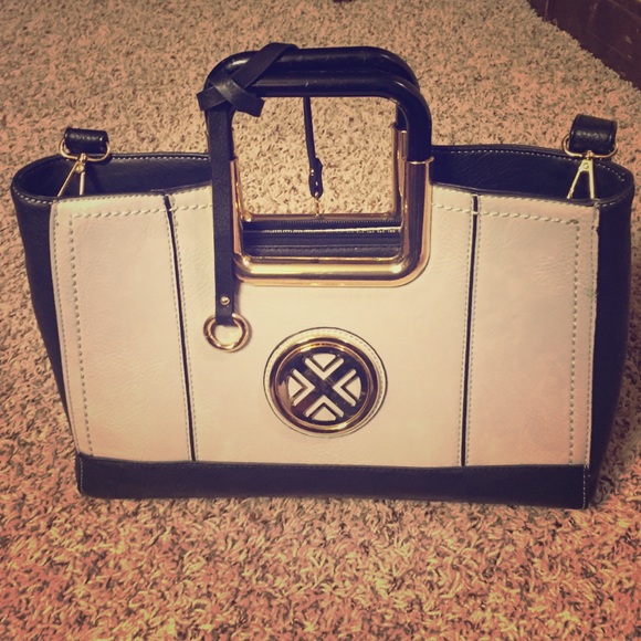 Purse - Picture 1 of 1