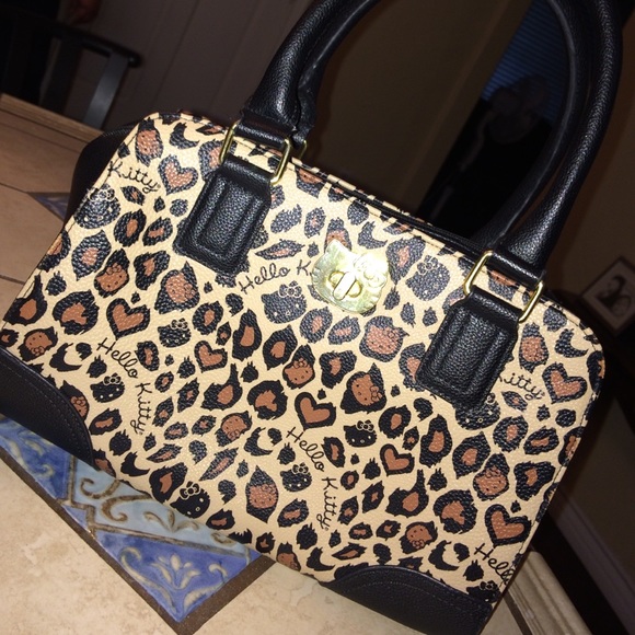 Hello Kitty Cheetah Print Handbag 👛✨