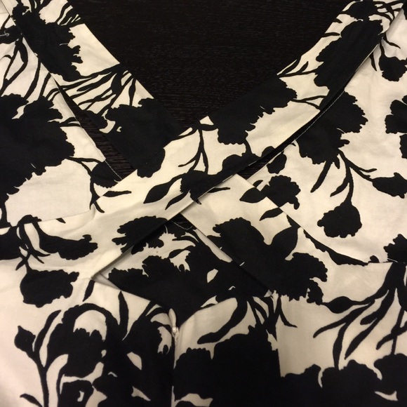 Beautiful black and white dress🌺🌸 - Picture 2 of 4