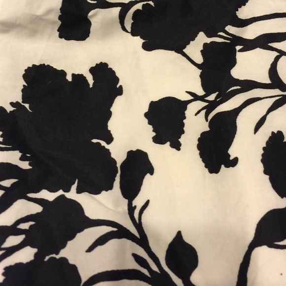 Beautiful black and white dress🌺🌸 - Picture 3 of 4