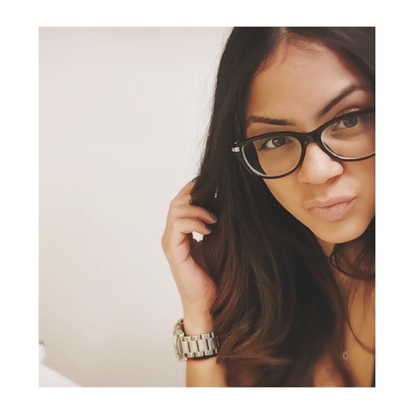 Meet your posher, Sonya