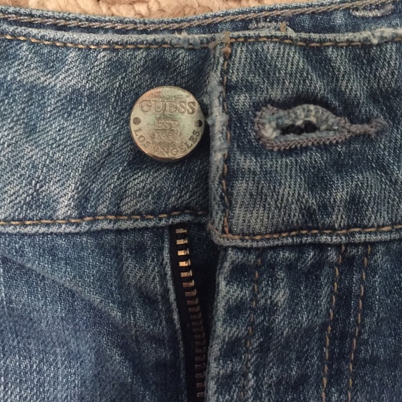 GUESS Jean Shorts - Picture 2 of 3