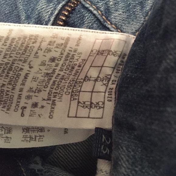 GUESS Jean Shorts - Picture 3 of 3