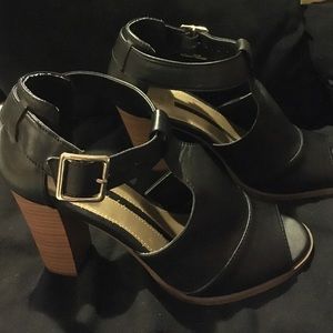 Woman's size 8 heels