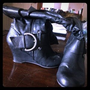 Black Wedge Boots.