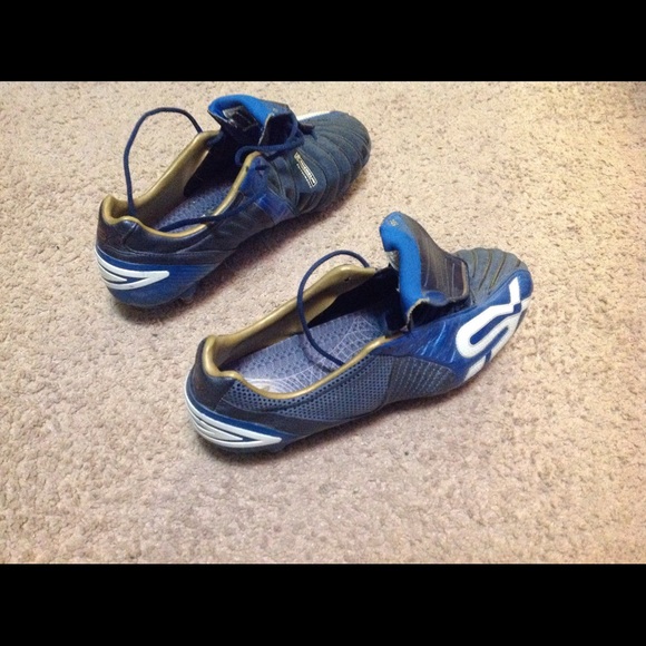 Umbra soccer cleats - EXCELLENT CONDITION
