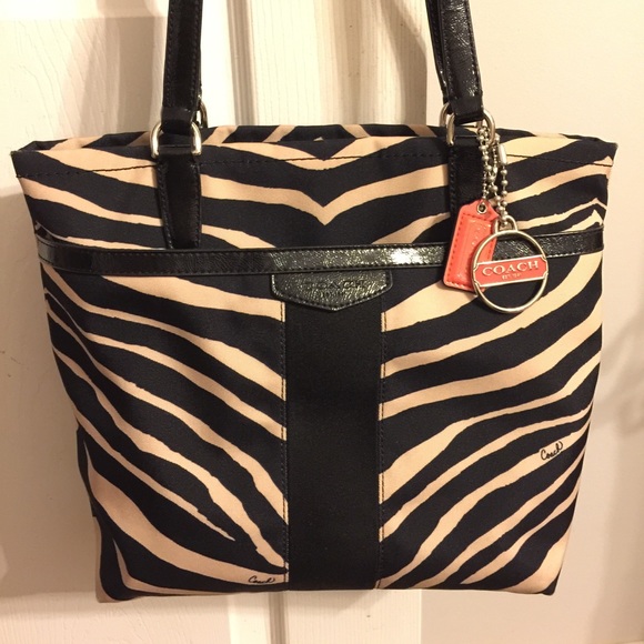🎀SALE🎀 💯 Authentic Coach Zebra Print Purse
