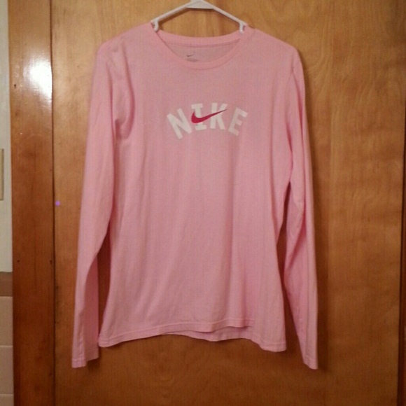 NWOT NIKE LONG SLEEVE SHIRT