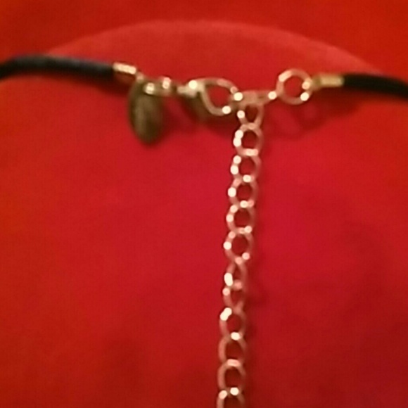 Gold tone - Picture 2 of 3