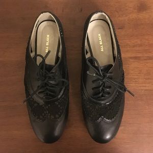All Black Tidwell Leather Cut-Out Oxfords