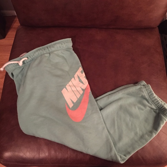 Nike Capri Drawstring Sweats