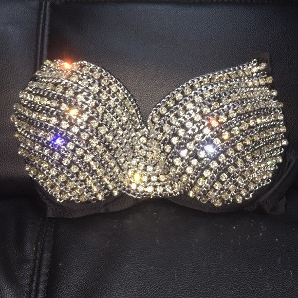 Diamonds and chains rave bra!