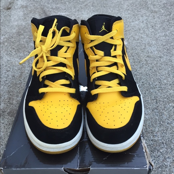 🐝SOLD🐝New Love 1s - Picture 3 of 4