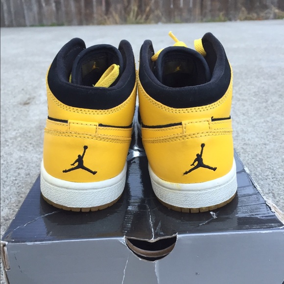 🐝SOLD🐝New Love 1s - Picture 4 of 4