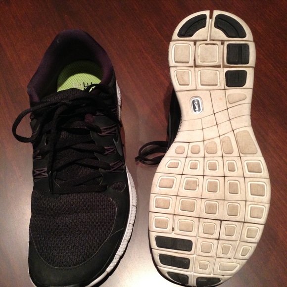 Only worn 4x Nike Free running shoes, like new!
