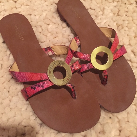 CUTE NINE WEST FLIP FLOPS