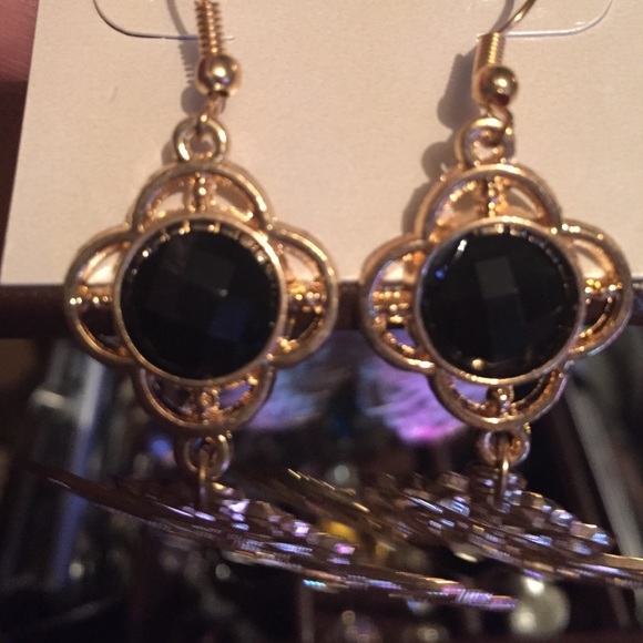 Jewelry - Picture 2 of 3