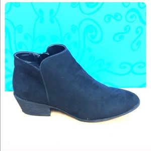 Vera Wang Black Booties