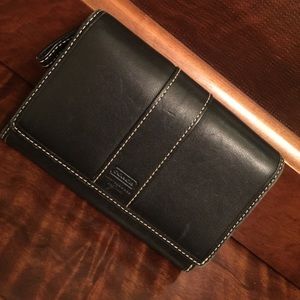 AUTHENTIC Coach wallet Pre Black Friday Sale
