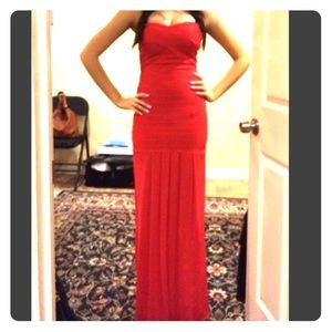 Stunning maxi dress!!