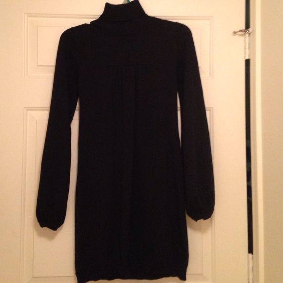 Comfy black turtle neck sweater dress. 😍👠👗
