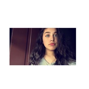 Meet your Posher, Valeria