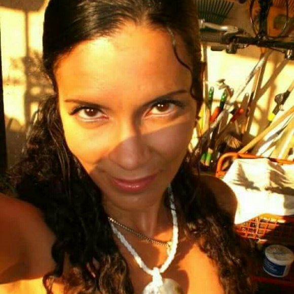 Meet your Posher, Cassandra - Picture 1 of 1