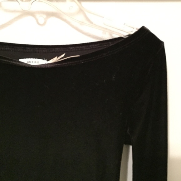 Black Velvet Boat Neck Crop Top - Picture 3 of 4