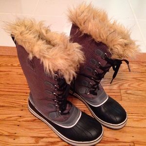 Like new Sorel Winter Waterproof Boots