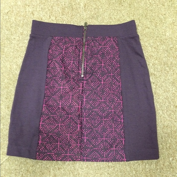 AE embroidered mini skirt - Picture 2 of 2