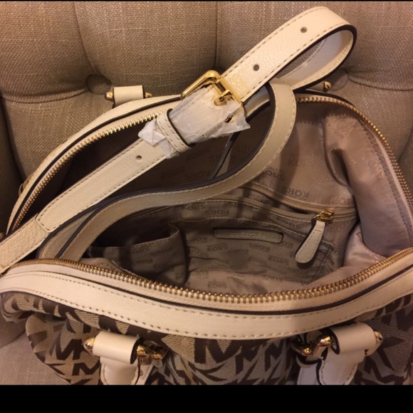 This is an Authentic Michael Kors Purse & Wallet. - Picture 2 of 4