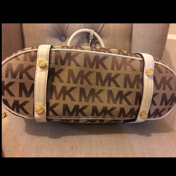 This is an Authentic Michael Kors Purse & Wallet. - Picture 3 of 4