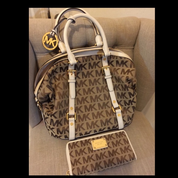This is an Authentic Michael Kors Purse & Wallet. - Picture 4 of 4