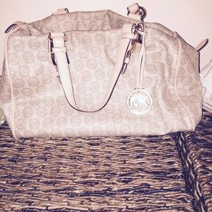 💥PRICE DROP💥Michael Kors bowling bag, vintage!