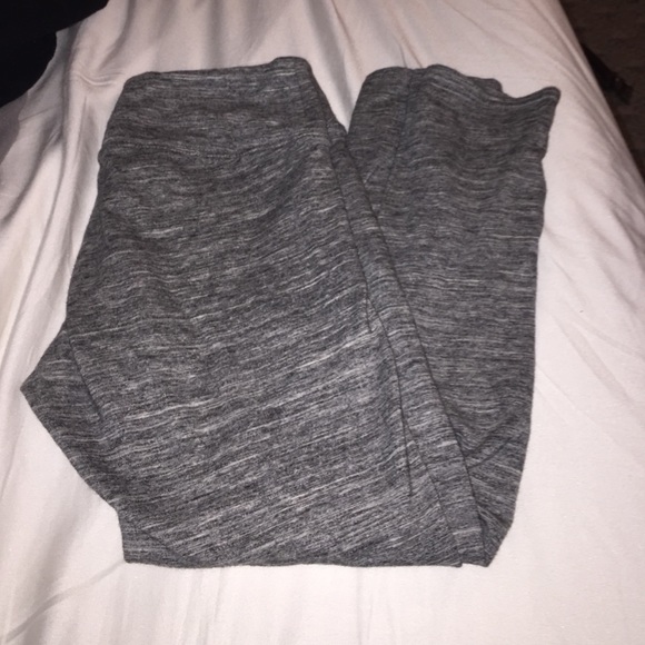 American Eagle crop heather grey leggings