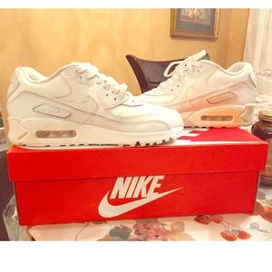Air max 90 size 6.5Y