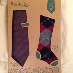 😍 Wembley Tie And Socks Set!