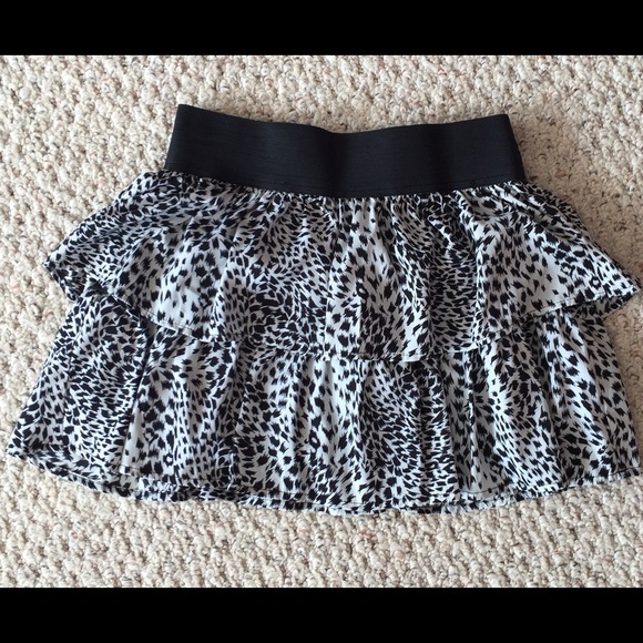 Ruffled Black and White Leapord Print Mini Skirt